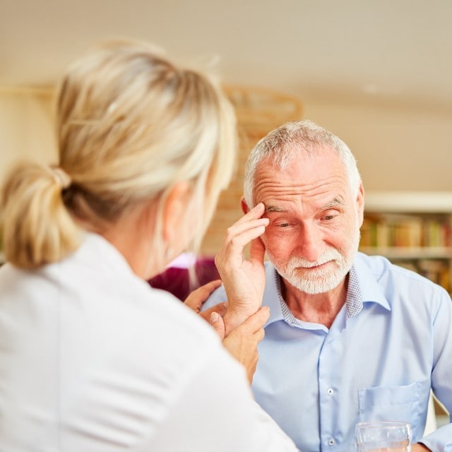 Tips to improve dining for dementia residents