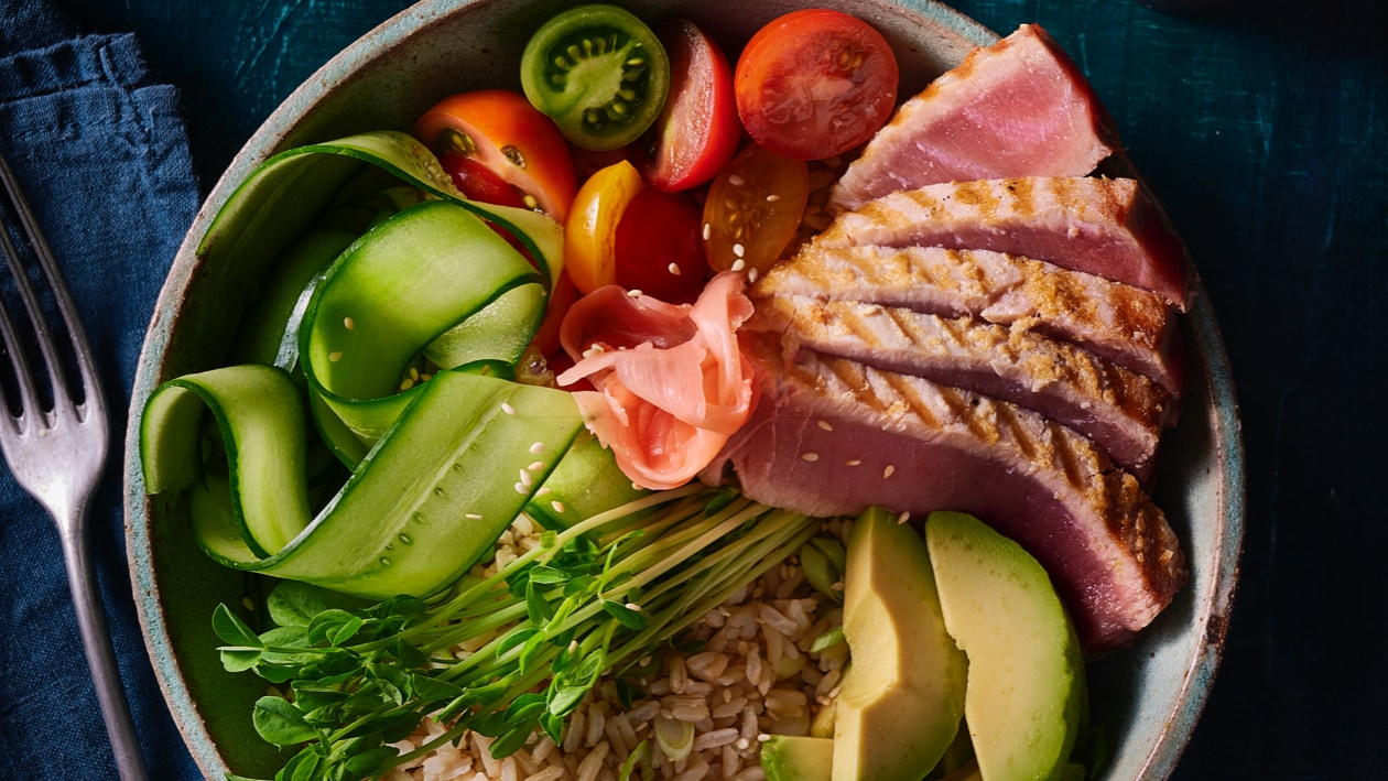 Avocado and Tuna Brown Rice Poke Bowl – Recipe