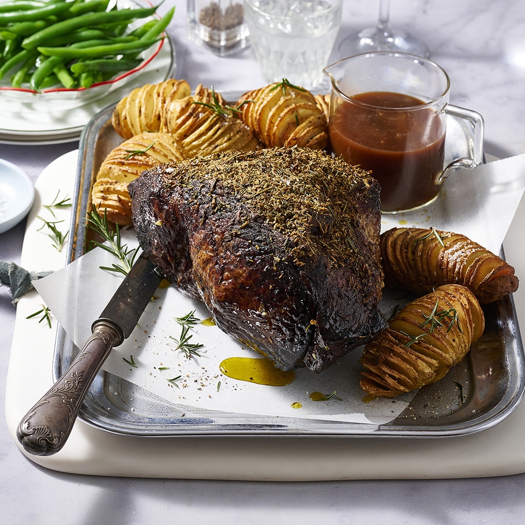 Rostbiff, Hasselback Potatoes, Sticky Balsamic Gravy Rostbiff, Hasselback Potatoes, Sticky Balsamic Gravy