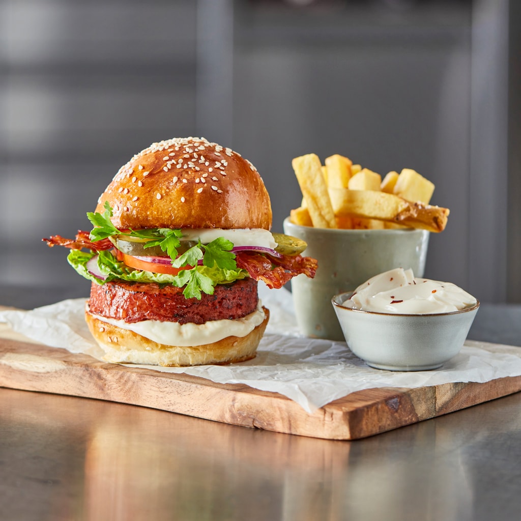 BLT Burger with Roasted Garlic Aioli BLT Burger with Roasted Garlic Aioli